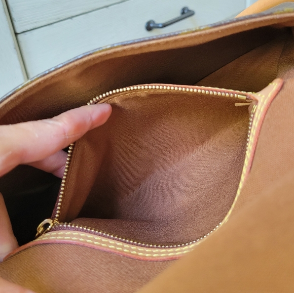 💕DISCONTINUED Very Rare LOUIS VUITTON Looping MINI Shoulder Bag Monogram - Picture 15 of 16